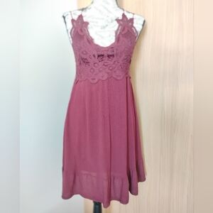 Elegant Lace Trimmed Dress in Mauve